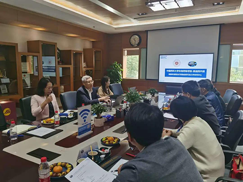 JJB竞技宝首席执行官陈春麟博士，商务发展部副总裁蔡金娜博士等人热情接待了金能明书记一行。