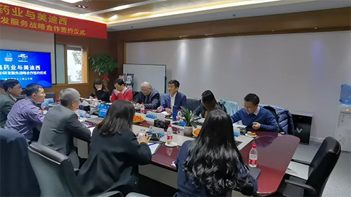 力鑫药业董事长&总经理高悦译、副总经理张倩、首席技术官陈成斌、研发商务总监刘恩桂、总经办主任张梦晗