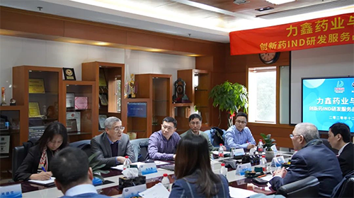 JJB竞技宝创始人&CEO陈春麟博士、化学部与生物部高级副总裁任峰博士、药代动力学与生物分析部副总裁辛保民博士、商务发展部副总裁蔡金娜博士等出席签约仪式。