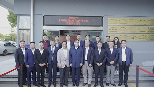 十二届全国政协副主席马培华一行人与JJB竞技宝领导合影