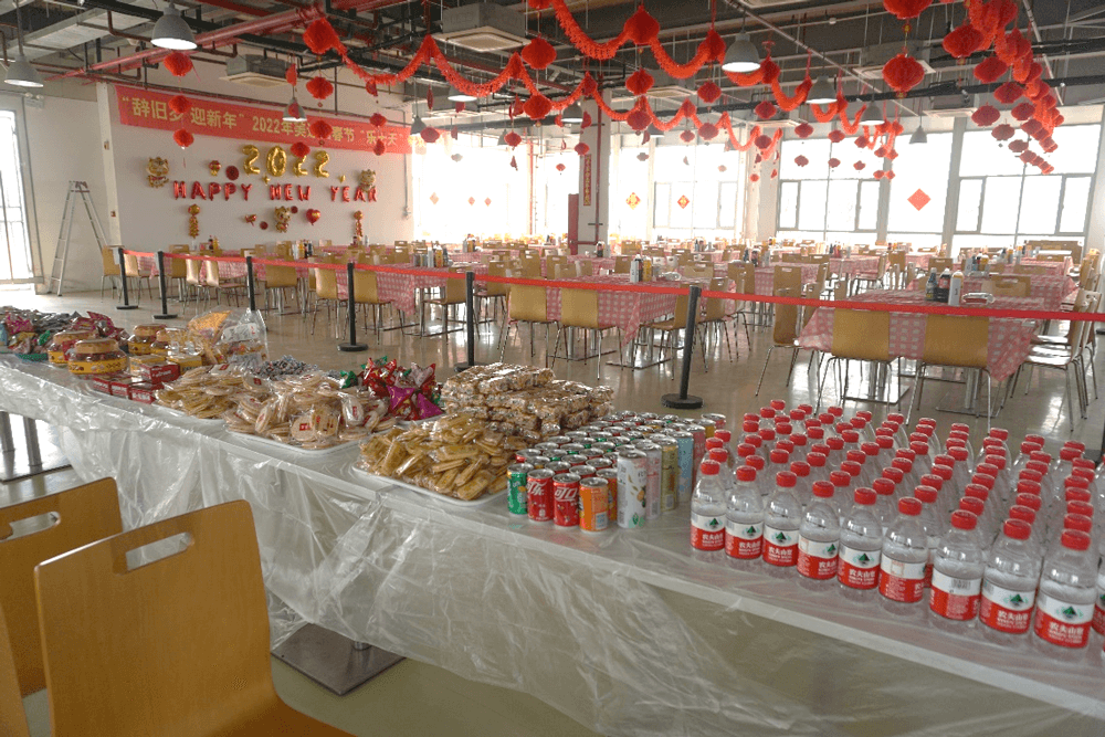 JJB竞技宝还为伙伴们准备了水果、零食、饮料等